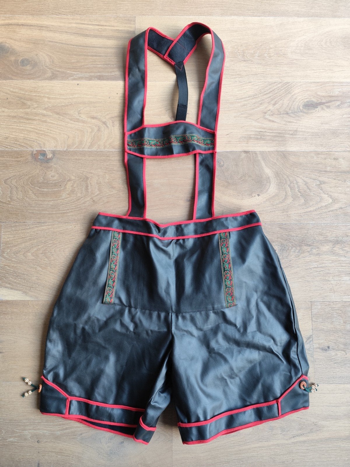 Tiroler broek, Kleding | Heren, Ophalen of Verzenden, Zo goed als nieuw, Carnaval, Kleding