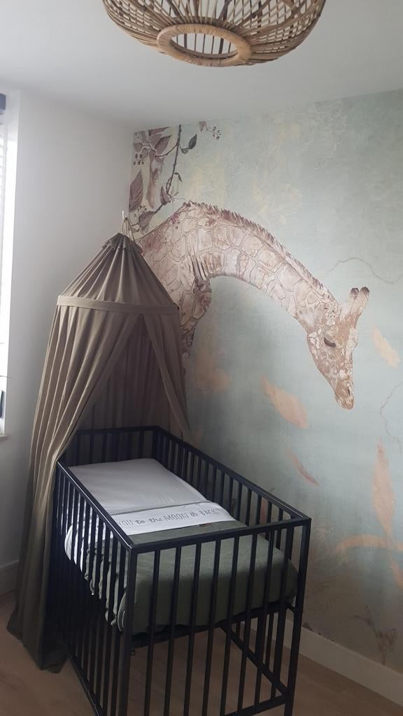 Stijlvol zwart stalen ledikant voor babykamer, Ophalen of Verzenden, Gebruikt, Ledikant