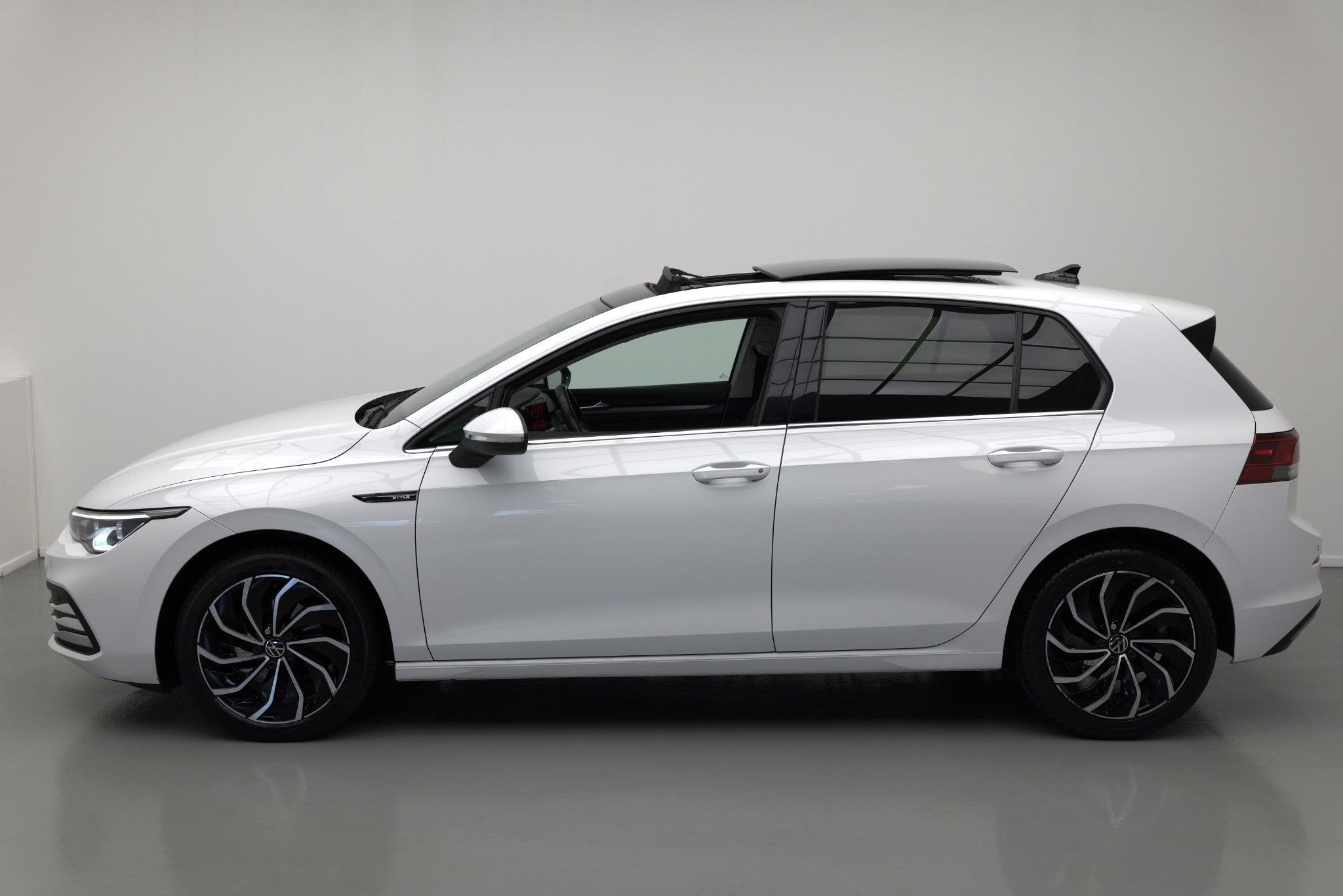 Volkswagen Golf 1.5 eTSI Style |Panoramadak|Massage|Carplay|, Euro 6, 4 cilinders, 150 pk, Wit