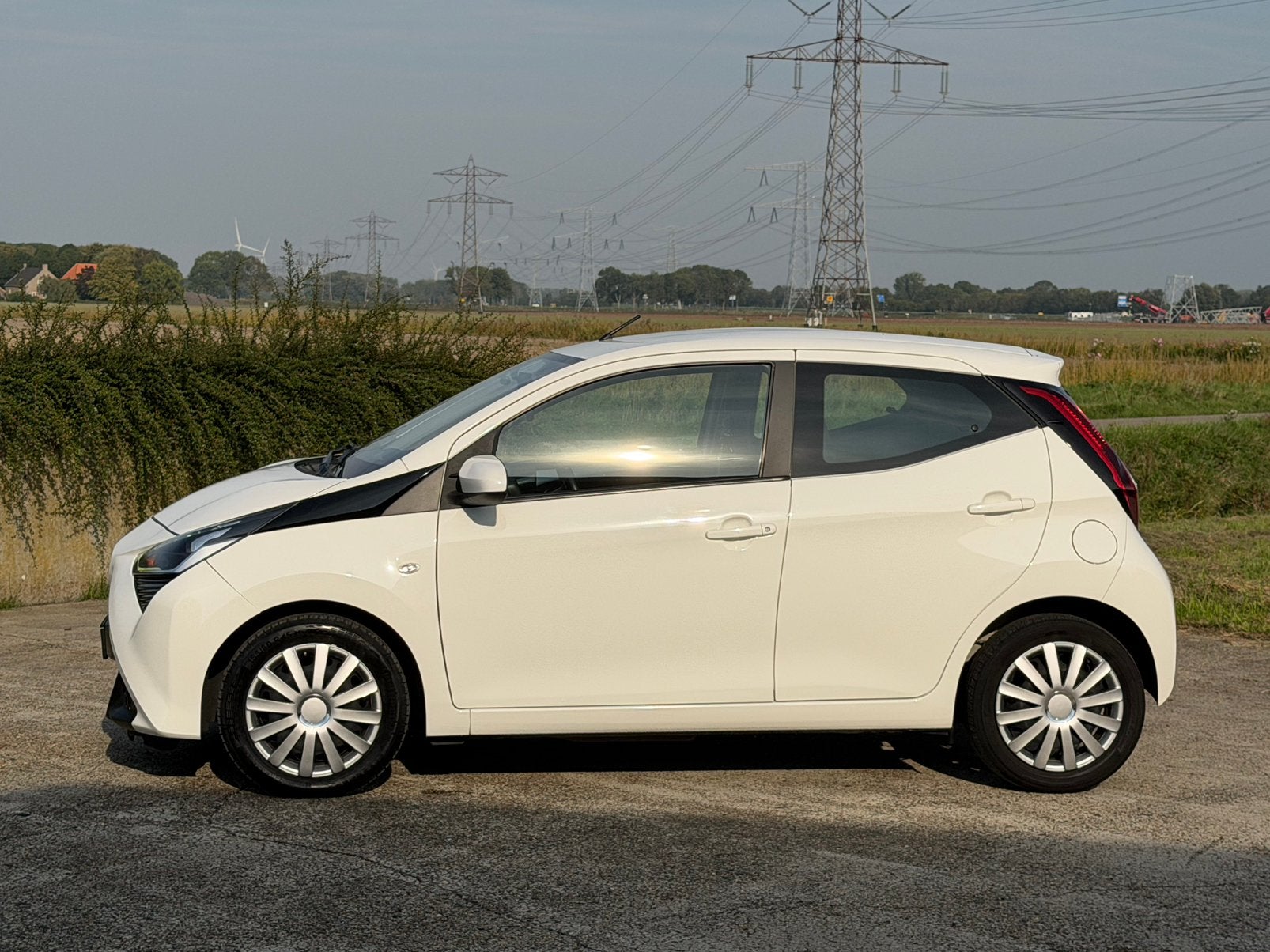 Foto 3 van Toyota Aygo 1.0 Vvt-i X-Play 5D 2018 Wit camera