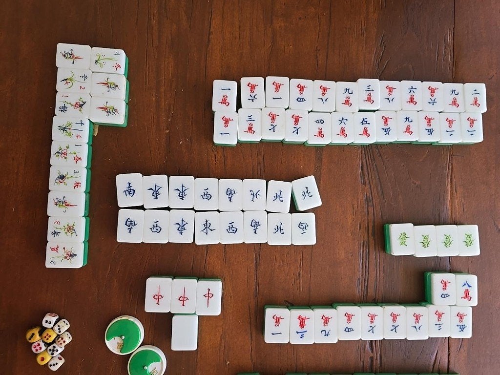 Vintage Chinese Mahjong set – 147 stenen + accessoires, Ophalen of Verzenden, Zo goed als nieuw