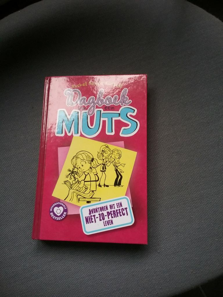 "DAGBOEK VAN EEN MUTS" door Rachel Renée Russell, Ophalen of Verzenden, Zo goed als nieuw, Rachel Renée Russell, Verhalen