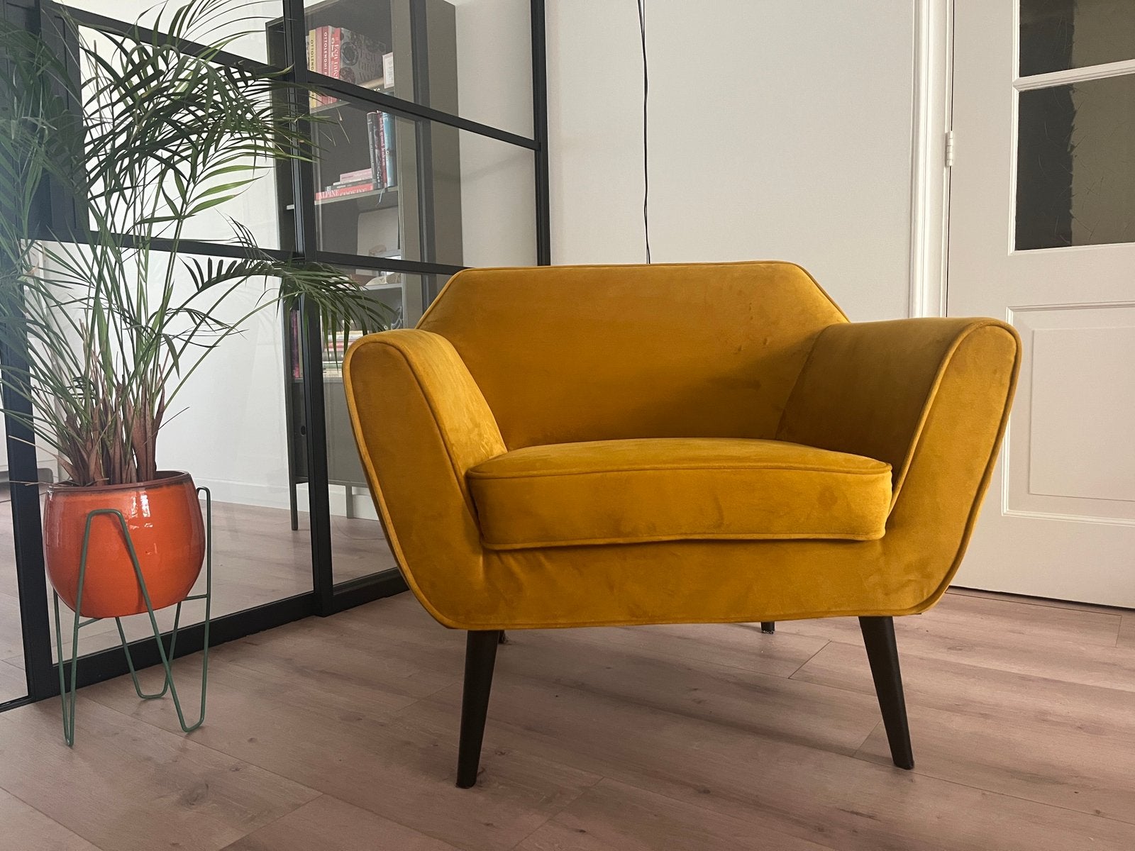 Woood fauteuil velours okergeel, Ophalen, Zo goed als nieuw, 75 tot 100 cm, 50 tot 75 cm