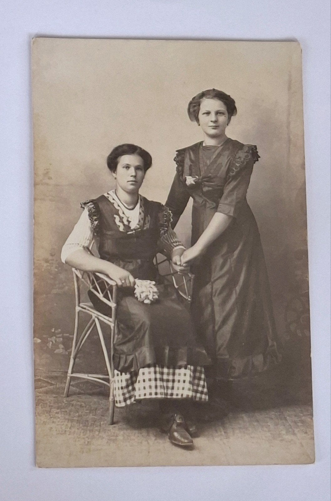 Fotokaart- portret- studio- vrouwen- meisjes, Verzamelen, Foto's en Prenten, Ophalen of Verzenden, Voor 1940, Overige onderwerpen