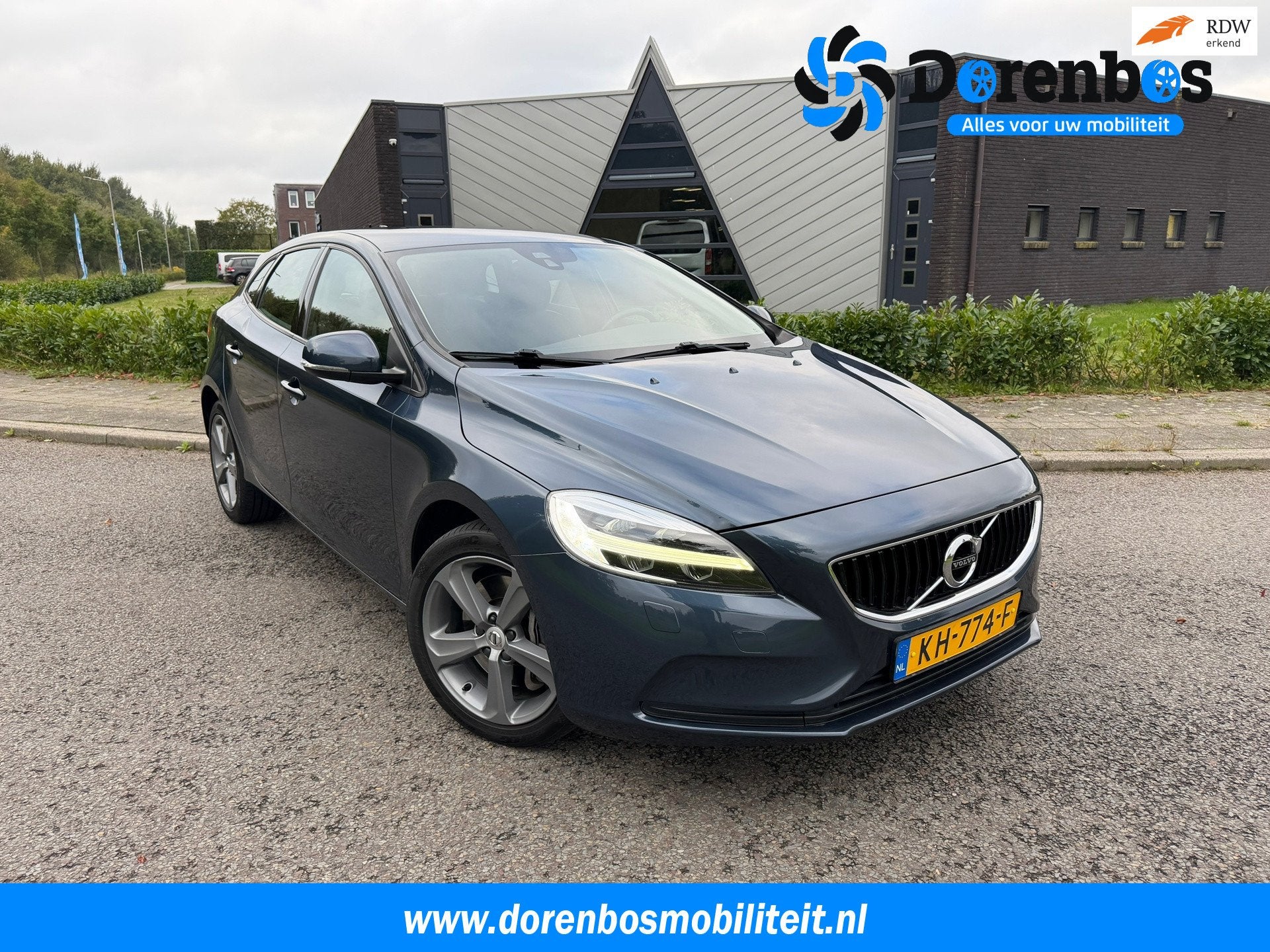 Volvo V40 1.5 T3 Nordic+ | Automaat | Standkachel | Trekhaak, Auto's, 4 cilinders, 700 kg, Blauw, Leder en Stof