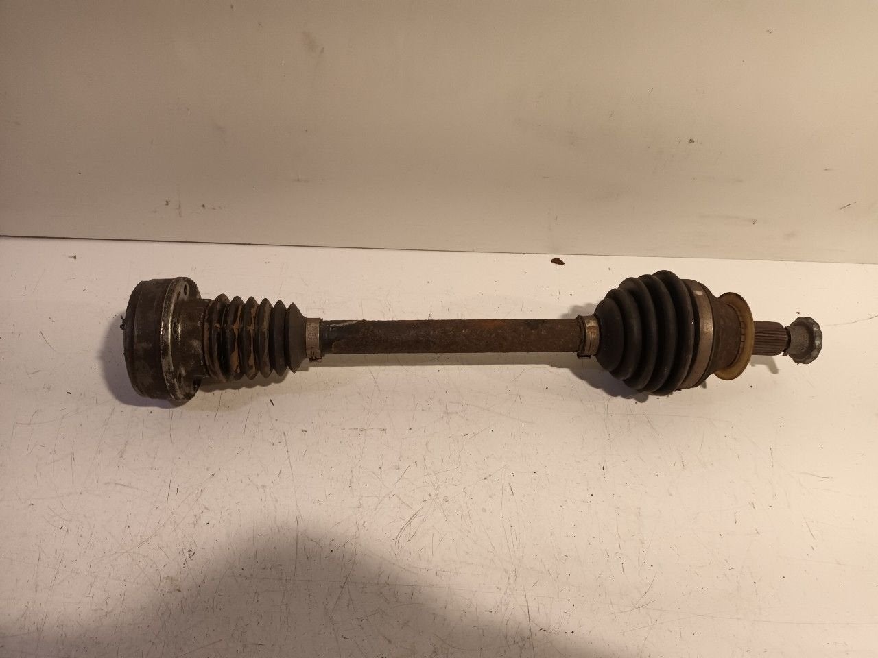 Aandrijfas links voor Seat Ibiza, Auto-onderdelen, Onderdelen@venauto.nl, Van der Ven Autorecycling B.V., Gebruikt, Ettenseweg 76, 4706 PB Roosendaal, The Netherlands