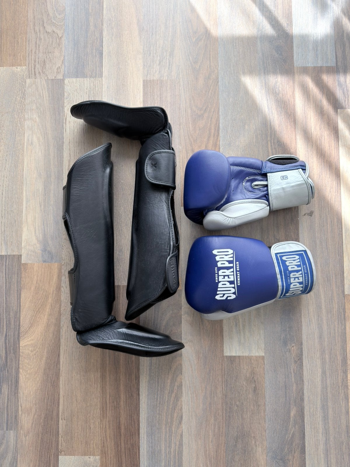 Kickboks set Super Pro + Caged, Overige, Ophalen of Verzenden, Zo goed als nieuw, Vechtsportmateriaal