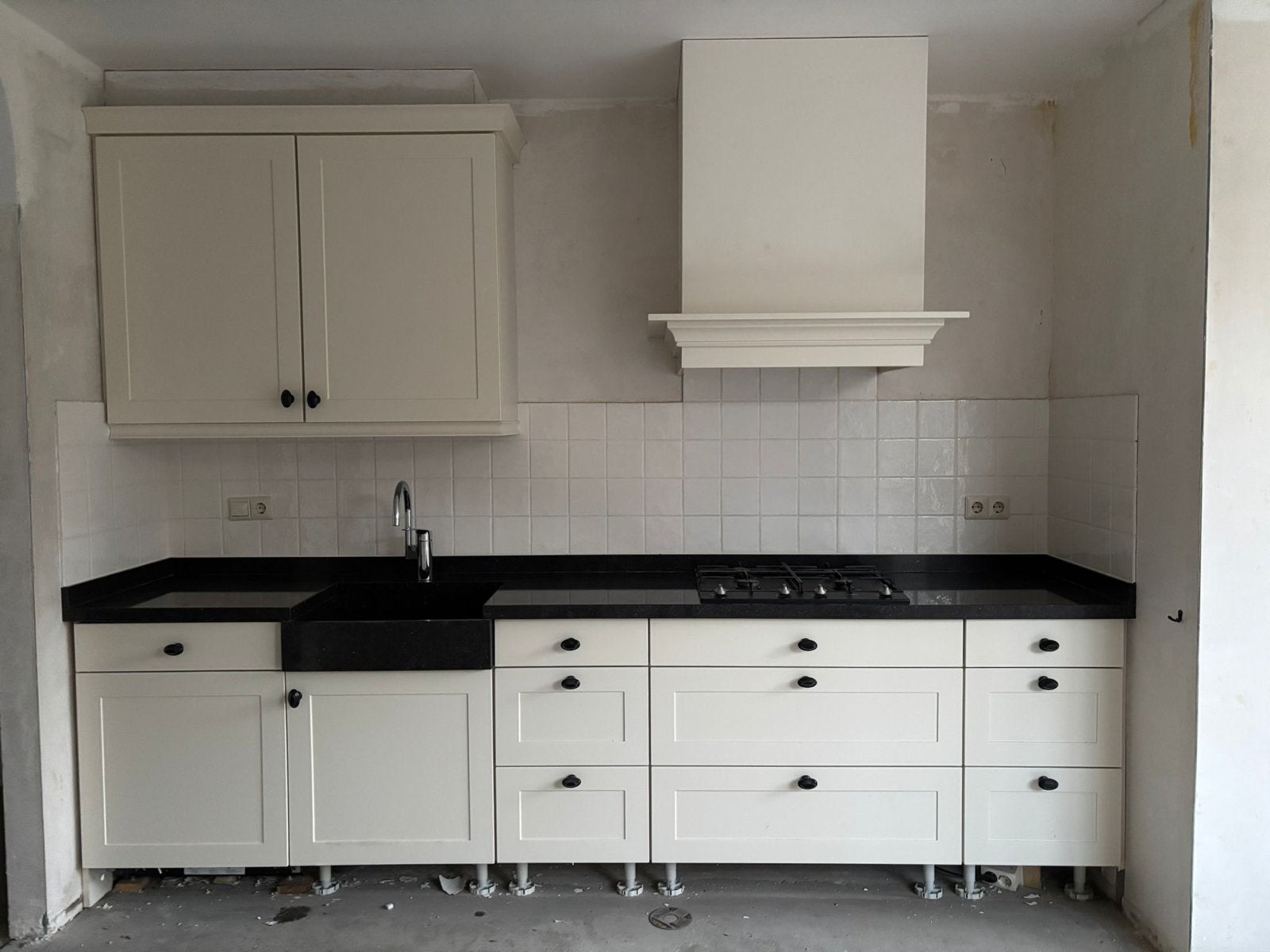 Keuken met bovenkastjes en hoge kast (oven/koelkast), Ophalen, Gebruikt, Graniet of Steen, Enkelwandige keuken