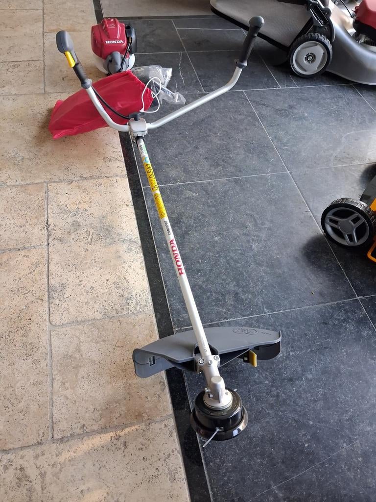 nieuwe Honda grastrimmer bosmaaier umk 425e euro 449,-, Ophalen of Verzenden, Benzine