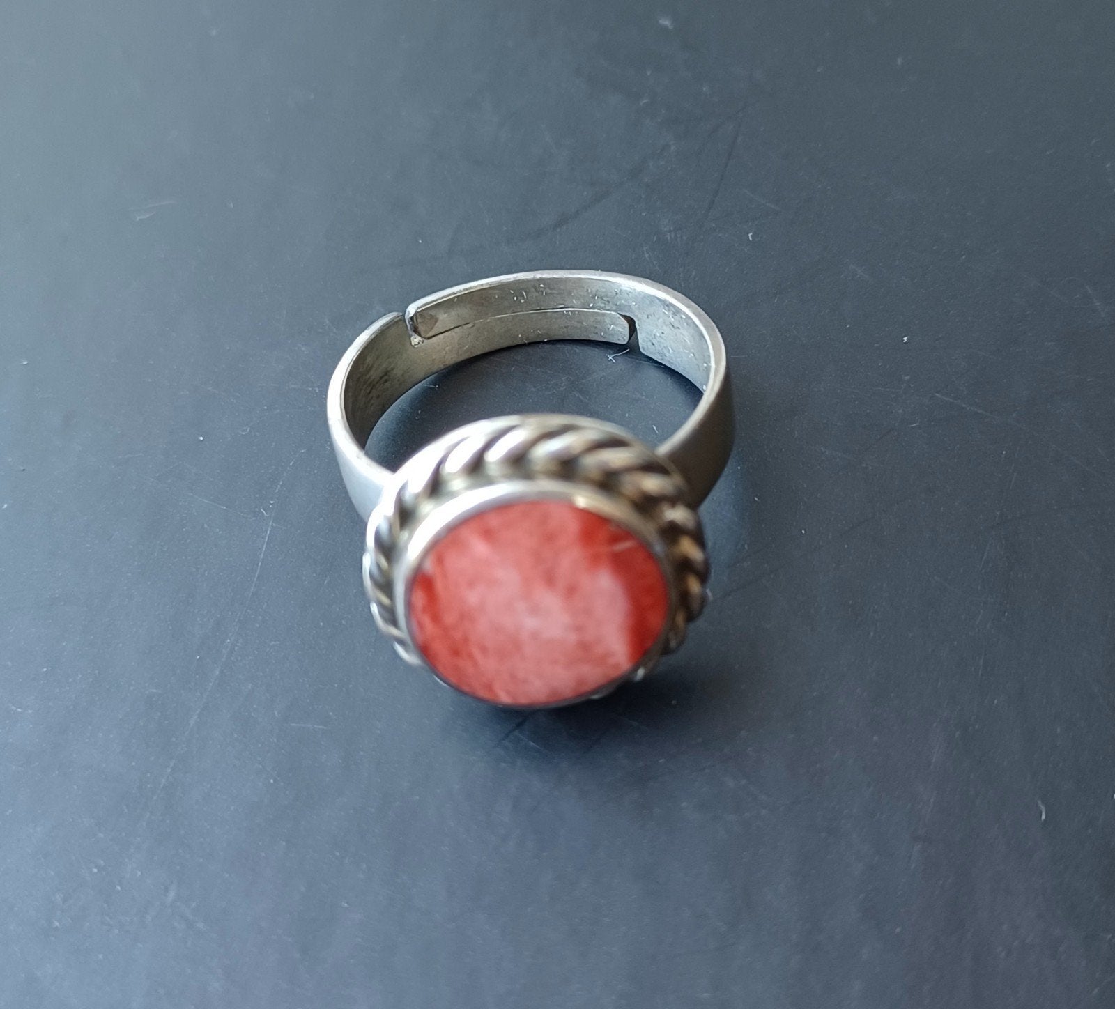 Exclusieve Verstelbare Ring met Rode Koraalsteen  950 Zilver, Nieuw, Ophalen of Verzenden, 17 tot 18, Met edelsteen
