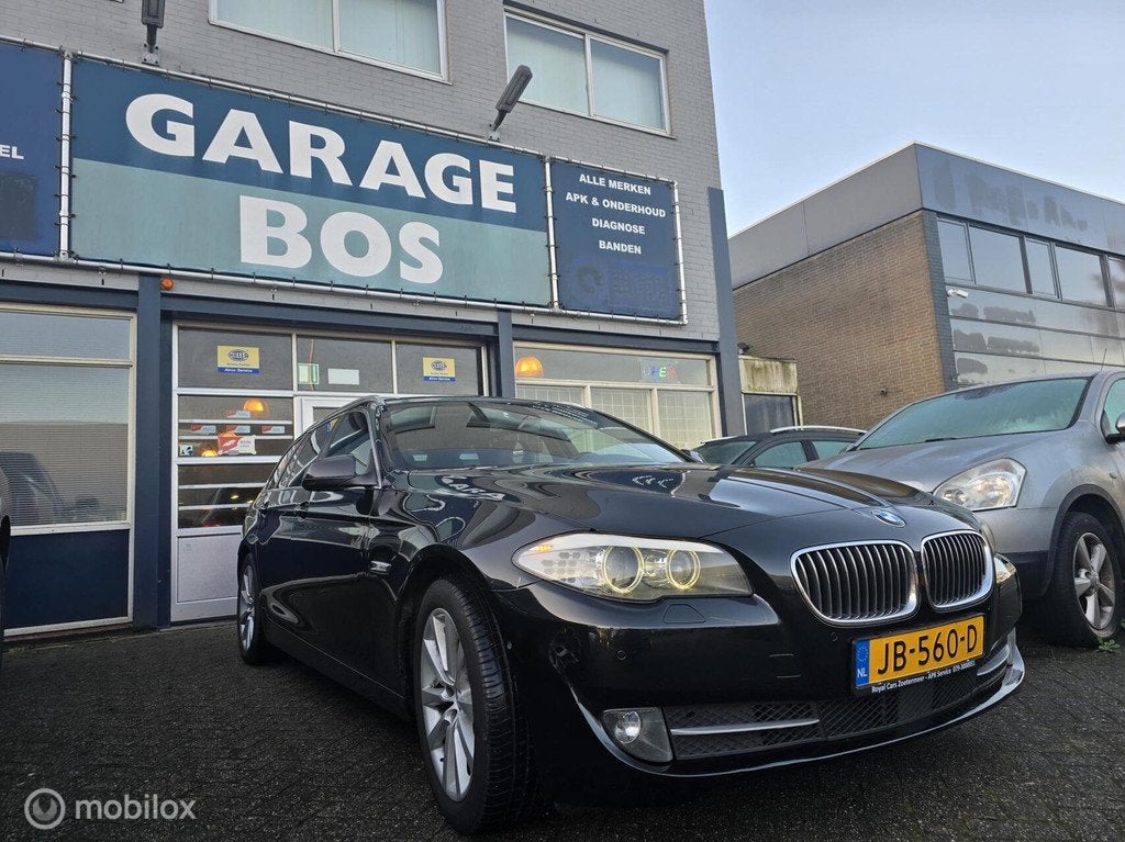 BMW 5-serie Touring 523i High Executive / Head up / Soft clo, Auto's, BMW, Euro 5, Achterwielaandrijving, Gebruikt, 2000 kg