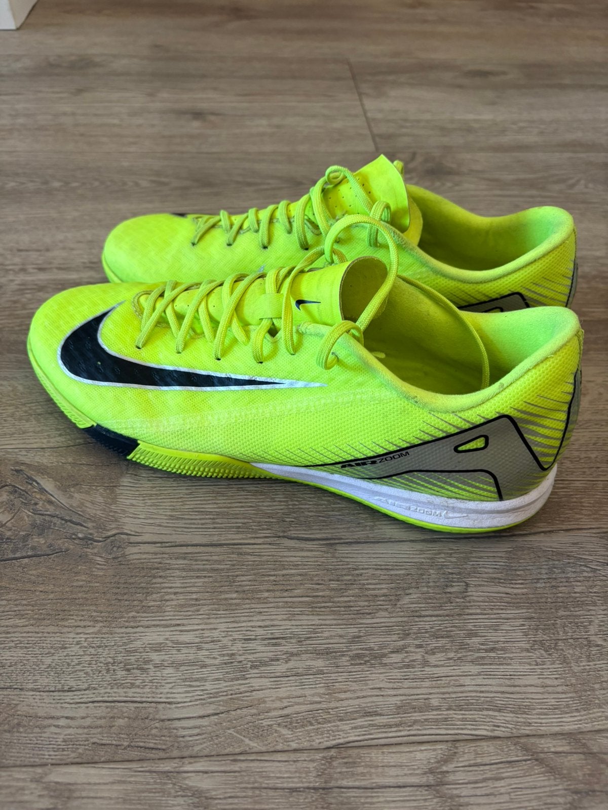 Nike Mercurial zaalvoetbalschoenen Neon maat 43, Maat XS of kleiner, Ophalen of Verzenden, Gebruikt, Schoenen