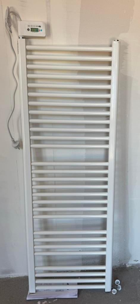 Henrad Oceanus E elektrische handdoekradiator 1411x495 700W, Ophalen, 500 tot 800 watt, Radiator, Nieuw