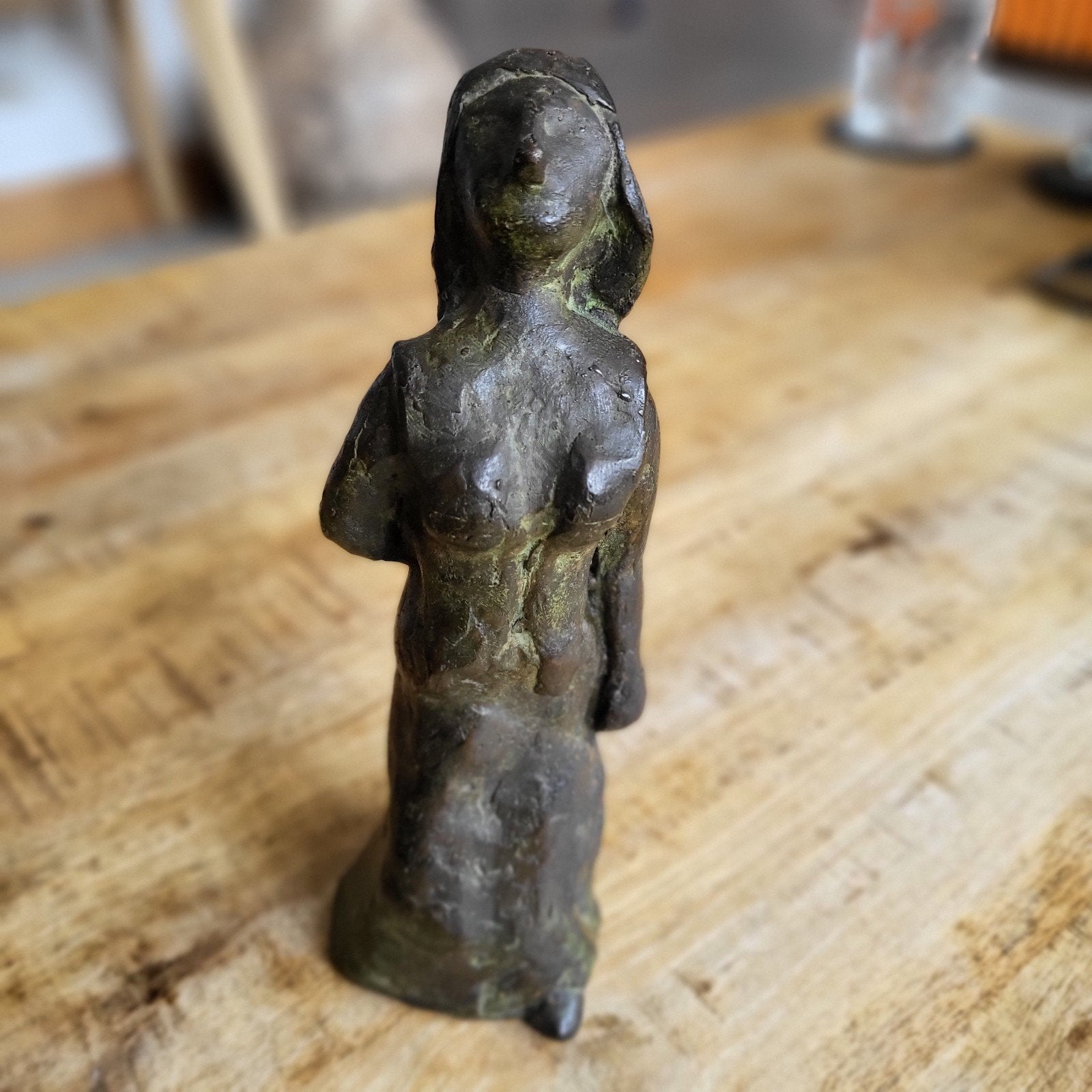 Bronzen beeldje/dame/Amsterdamse school stijl/Izgs, Antiek en Kunst, Antiek | Koper en Brons, Ophalen of Verzenden, Brons