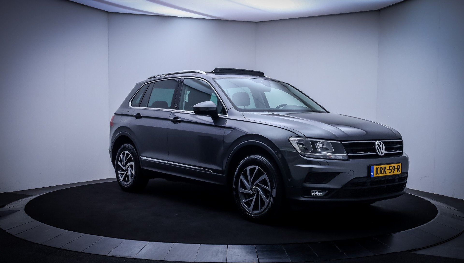 Volkswagen Tiguan 2.0 TSI DSG 4Motion SOUND PANO | CAMERA |, Auto's, Dealer onderhouden, Stof, Gebruikt, 4 cilinders