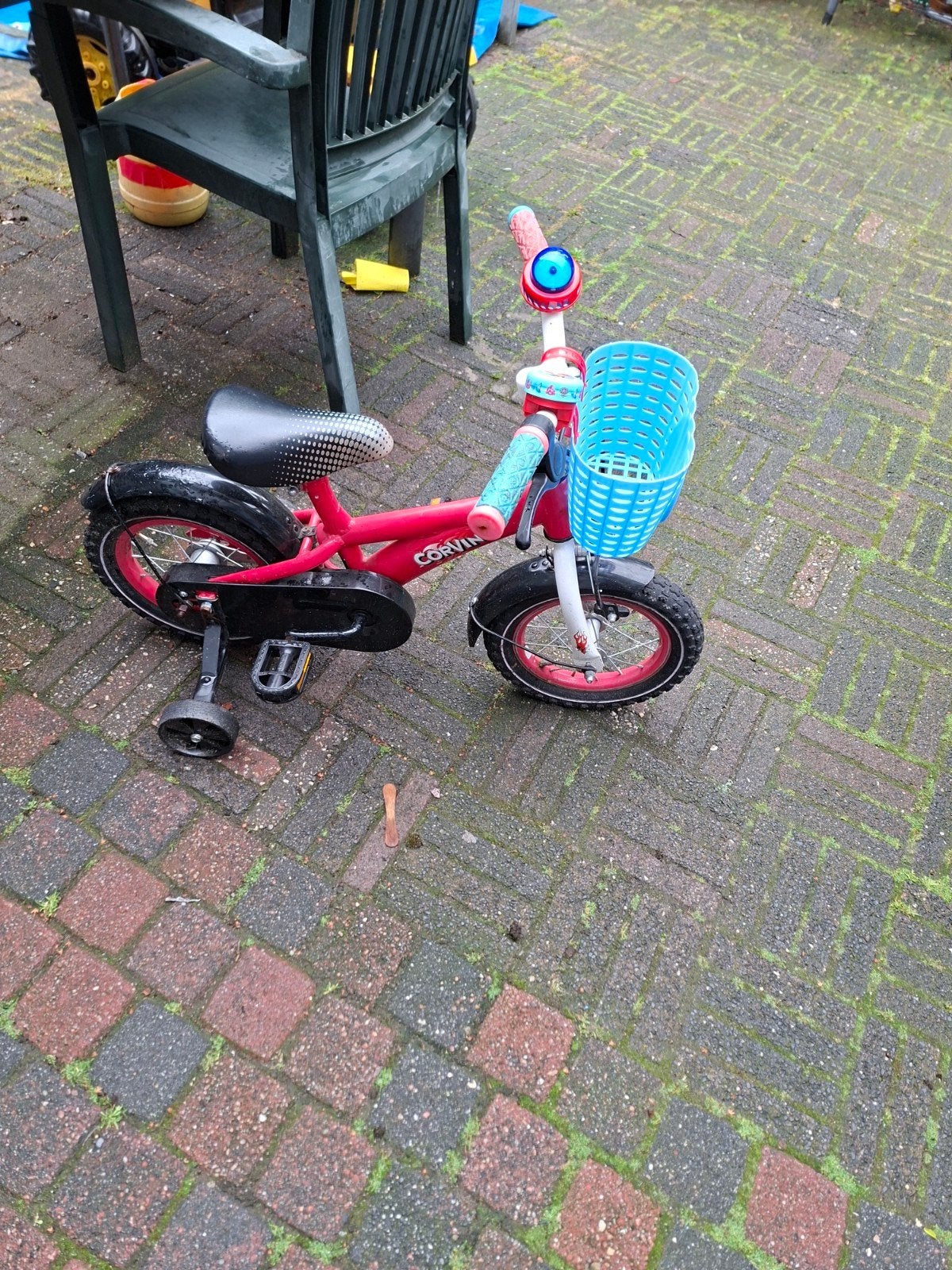 Kinderfiets 12 inch rood met zijwieltjes en mandje, Ophalen of Verzenden