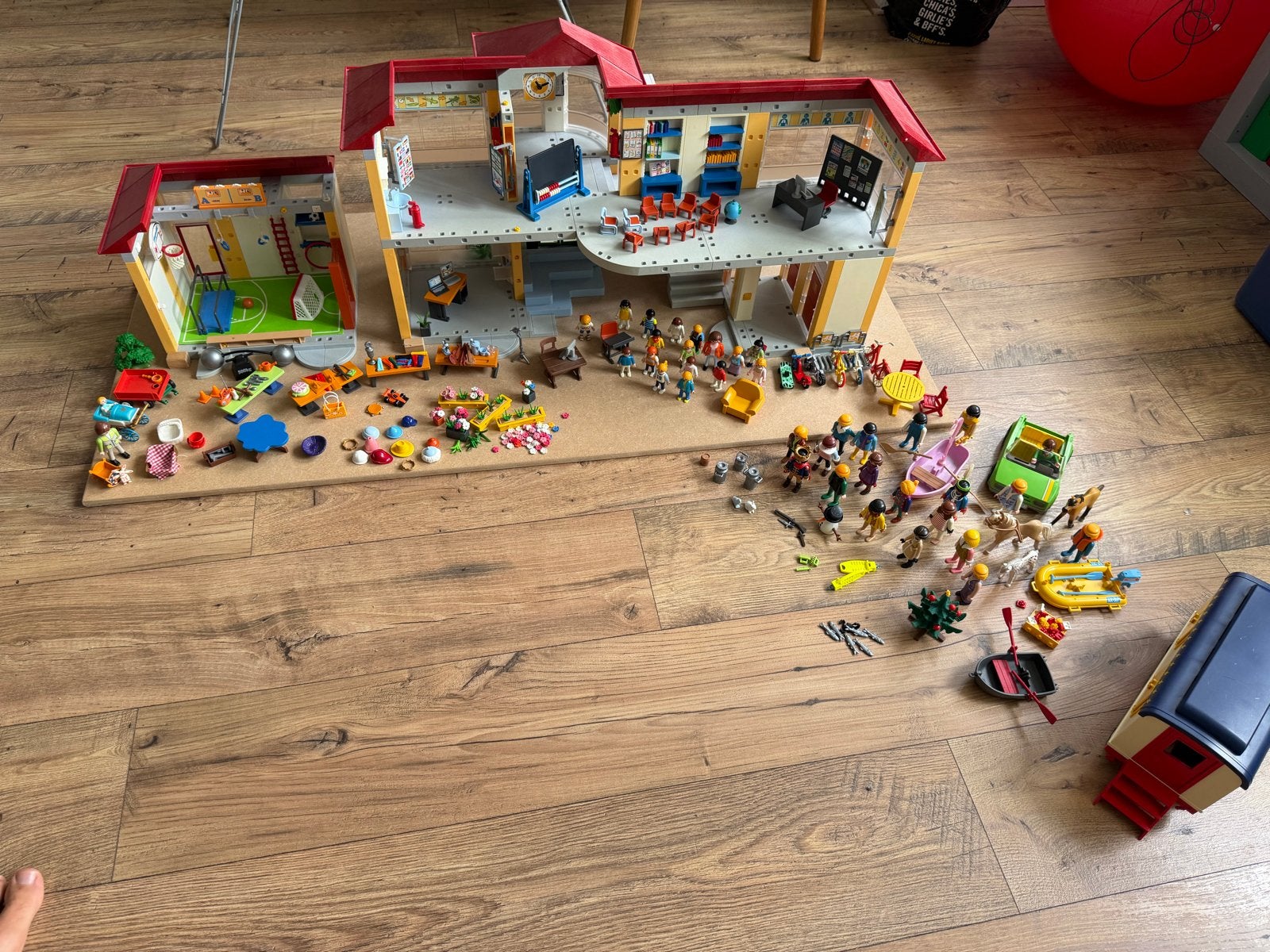 Playmobil Grote School met Gymzaal en extra figuren/spullen, Ophalen, Gebruikt, Gebouw, Complete set