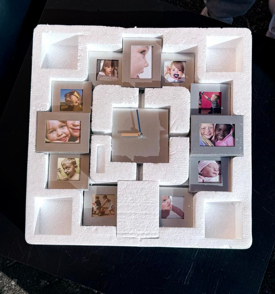 Aluminium fotolijst klok met meerdere fotolijstjes, Huis en Inrichting, Woonaccessoires | Lijsten, Ophalen, Nieuw, Metaal of Aluminium