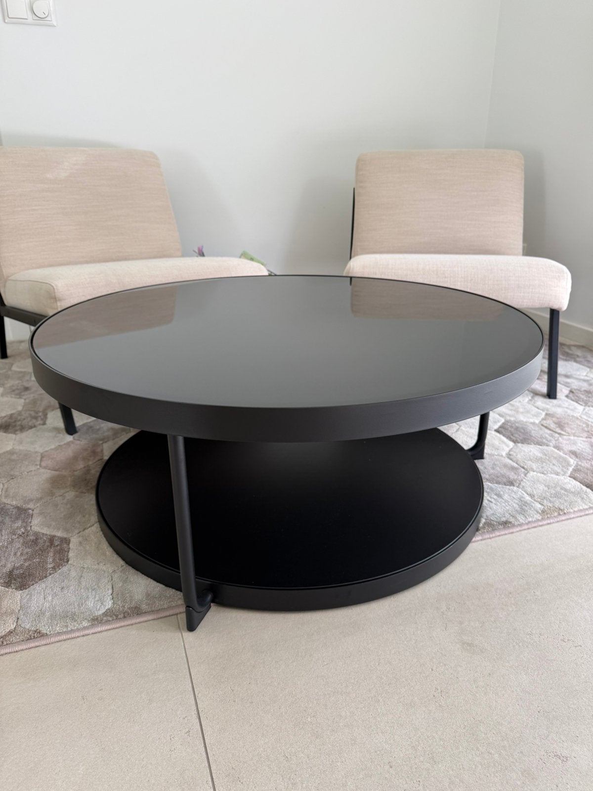 Mooie zwarte salontafel met glazen blad stijlvol en tijdloos, 100 tot 150 cm, Zo goed als nieuw, Rechthoekig, 50 tot 100 cm