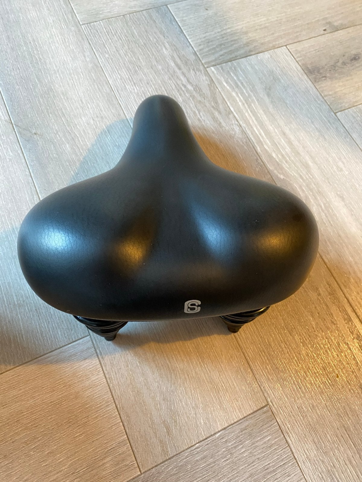 Comfortabel fietszadel met vering - Zwart, Ophalen of Verzenden, Zadel, Stadsfiets, Nieuw