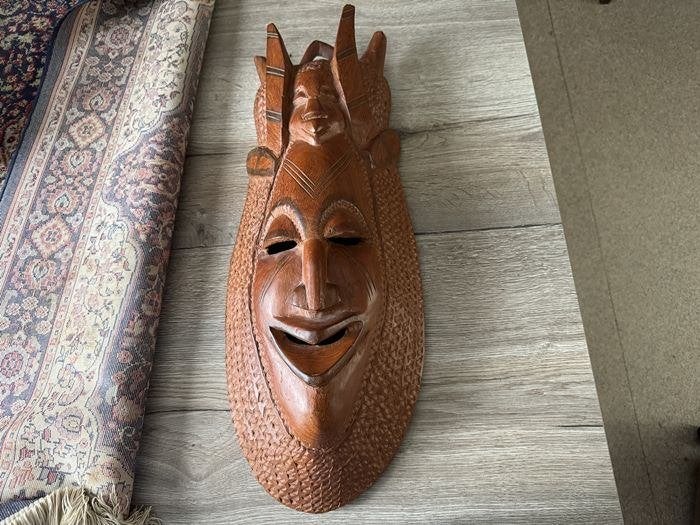 Mooi Uitgesneden Zwaar Oud Masker., Antiek en Kunst, Overige onderwerpen, Handgemaakt, 20 - 50 cm, Hout