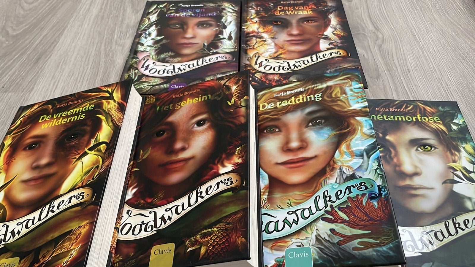 Woodwalkers boekenreeks - 6 delen in zeer goede staat, Boeken, Kinderboeken | Jeugd | 13 jaar en ouder, Ophalen of Verzenden, Zo goed als nieuw