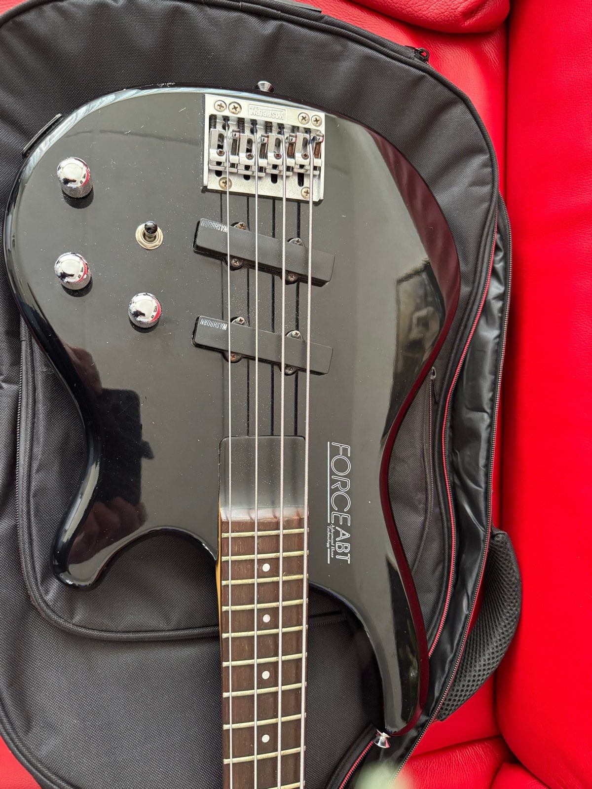 Washburn Force ABT B-10 Basgitaar met hoes, Ophalen, Gebruikt, Elektrisch, 6-snarig