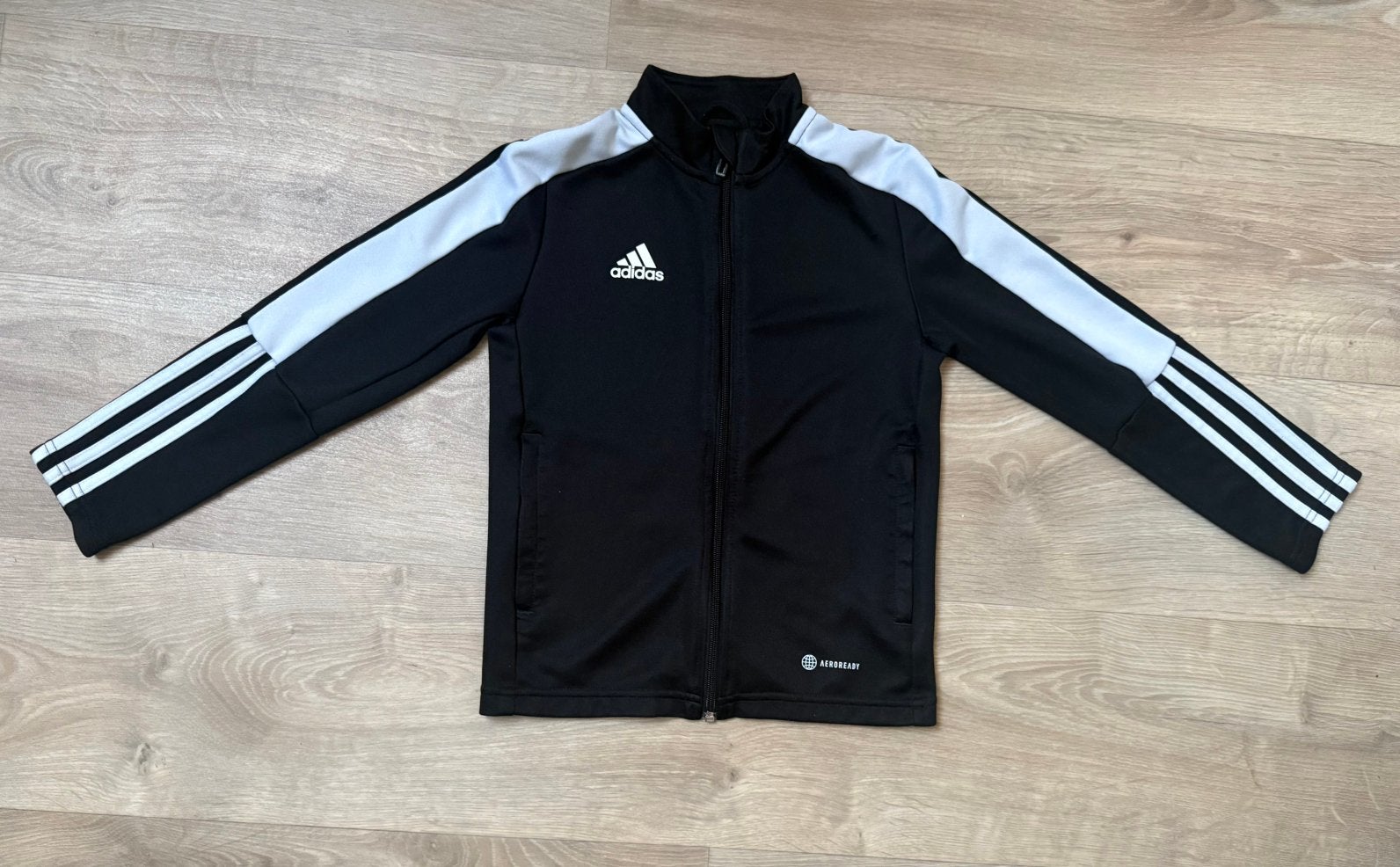 Trainingsjasje | sportjasje | Adidas | maat 128, Ophalen of Verzenden, Zo goed als nieuw, Jongen of Meisje, Sport- of Zwemkleding