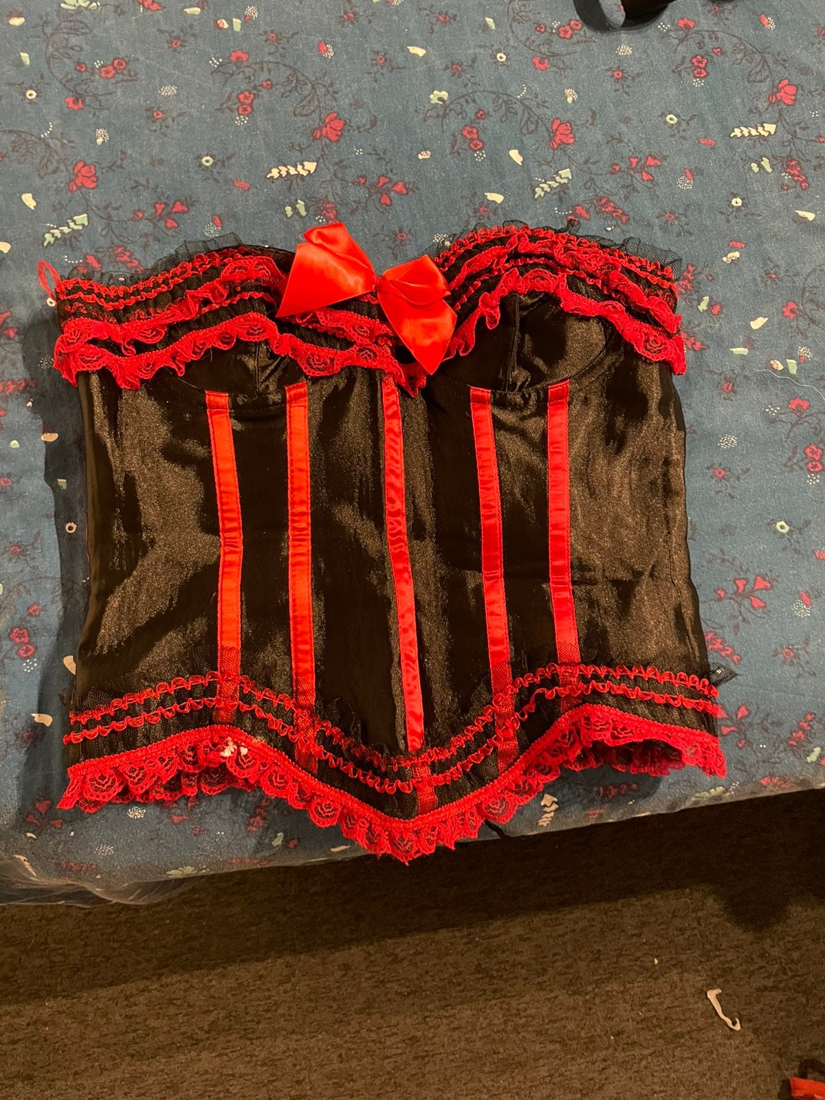 Zwart en rood korset met vetersluiting, Kleding | Dames, Ophalen of Verzenden, Zwart, Body of Korset