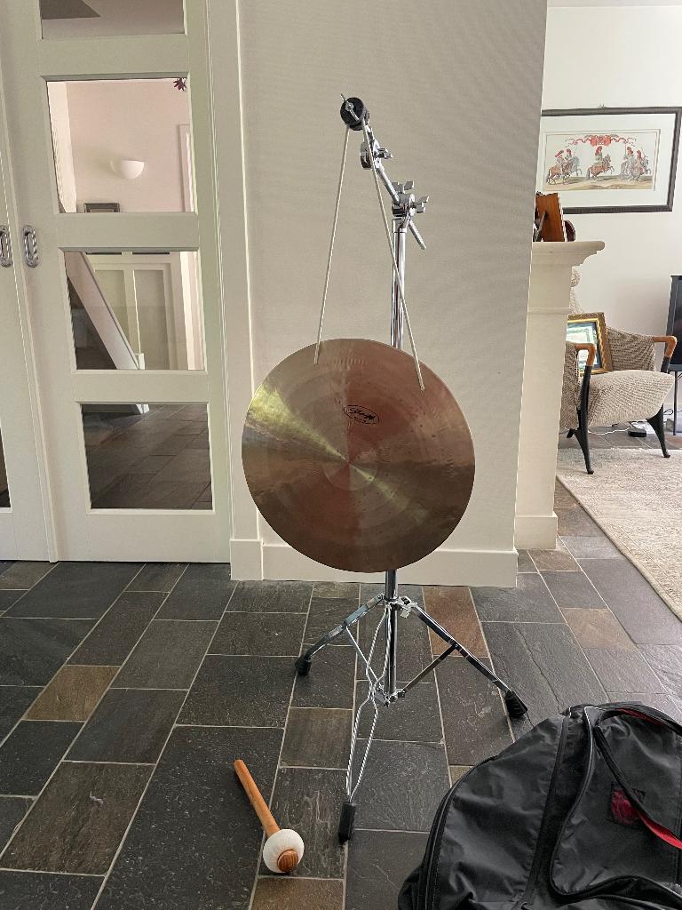 Gong van het mek Stagg, icl. Hamer, standaard en tas, Muziek en Instrumenten, Percussie, Ophalen, Nieuw, Overige soorten