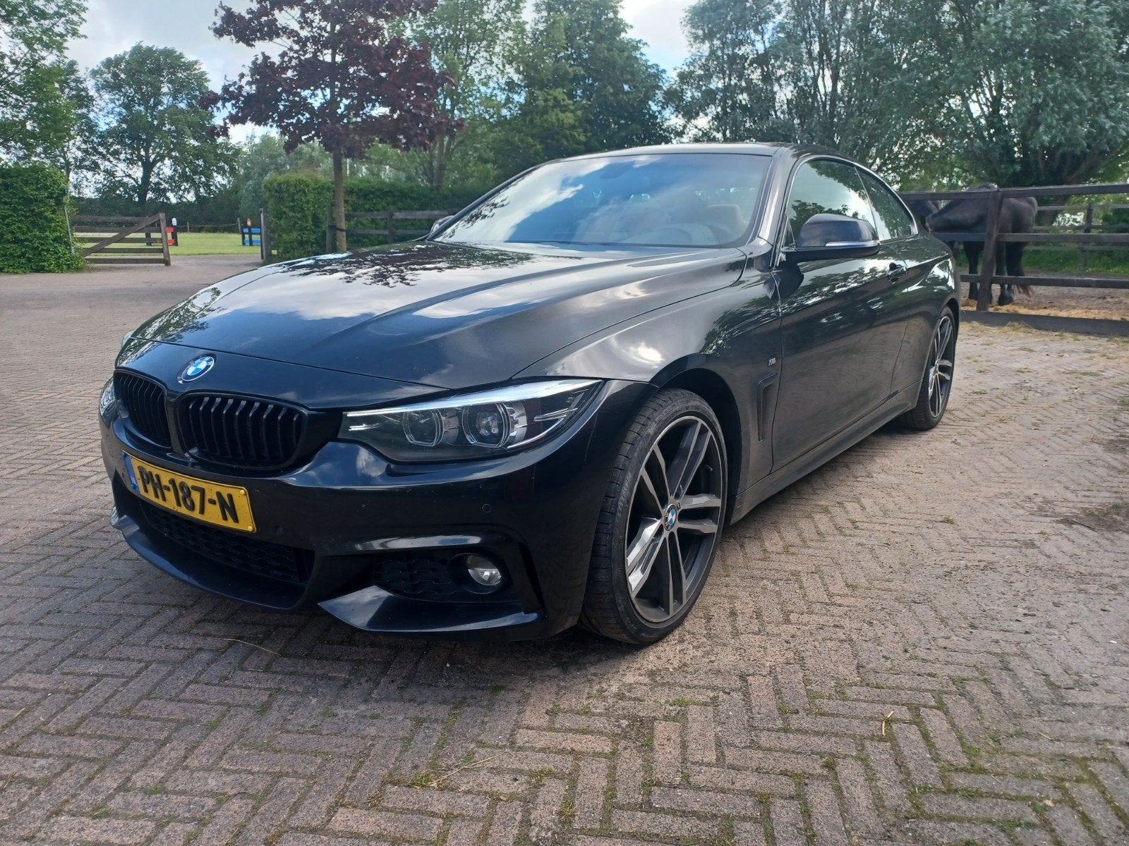 BMW 4-Serie 420i 289pk Aut 2017 lci individual M uitvoering, Auto's, BMW, 1998 cc, Achterwielaandrijving, 4 stoelen, Zwart