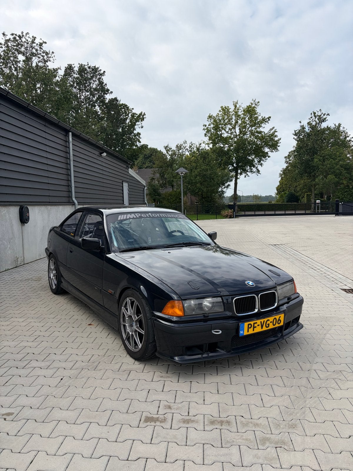 BMW E36 328i - Compleet circuitklaar - 2 jaar APK -, Achterwielaandrijving, 1295 kg, Zwart, Origineel Nederlands