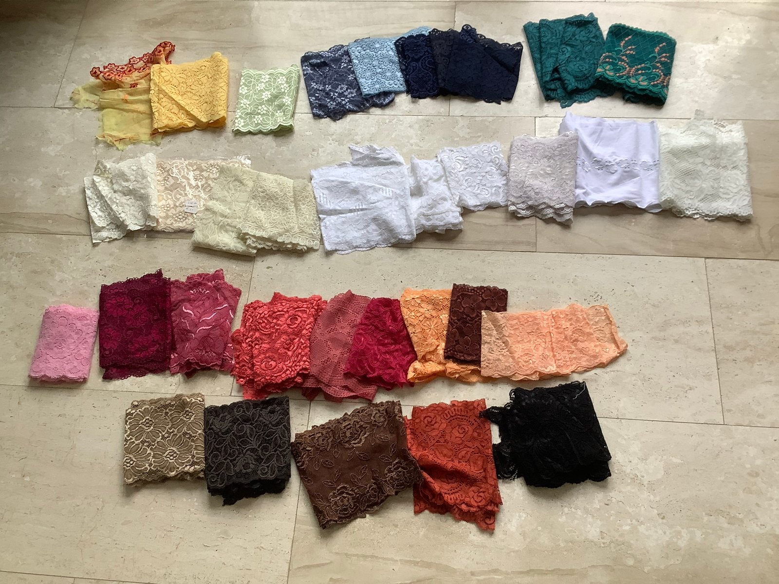Grote partij diverse kleuren en maten kant, Meerkleurig, Ophalen of Verzenden, Zo goed als nieuw, Kant
