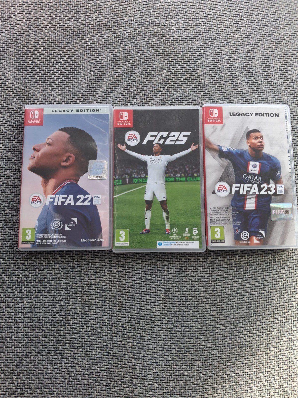FIFA 22, FC 25, FIFA 23 Legacy Edition Nintendo Switch games, Ophalen of Verzenden, Zo goed als nieuw, Sport, 3 spelers of meer
