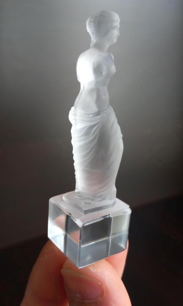 Art Deco Venus Glas Sculptuur

Miniatuur beeldje 7 cm, Verzamelen, Beelden en Beeldjes, Ophalen of Verzenden