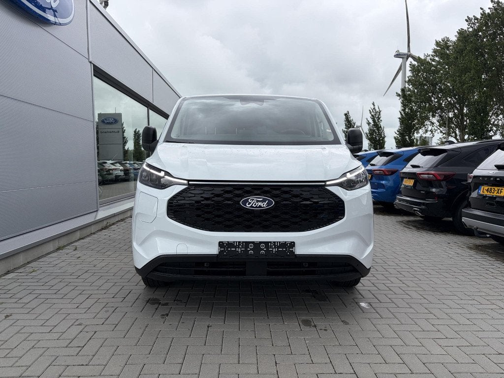 Ford E-Transit Cust. 340 L2H1 Trend 71 kWh ZUID 136pk | Bekl, Automaat, Gebruikt, Zwart, 71 kWh