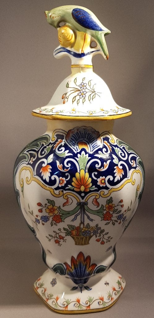 Polychrome Faience "Vieux Rouen" stijl Pot met vogel deksel, Antiek en Kunst, Antiek | Keramiek en Aardewerk, Ophalen of Verzenden