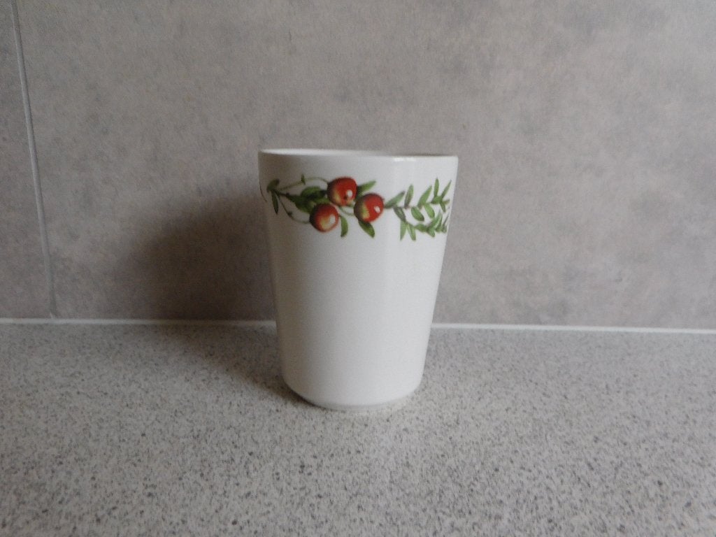 Melkbeker Bosvruchten Wedgwood Marjolein Bastin, Landelijk/Boerenbont, Zo goed als nieuw, Mok, Ophalen of Verzenden