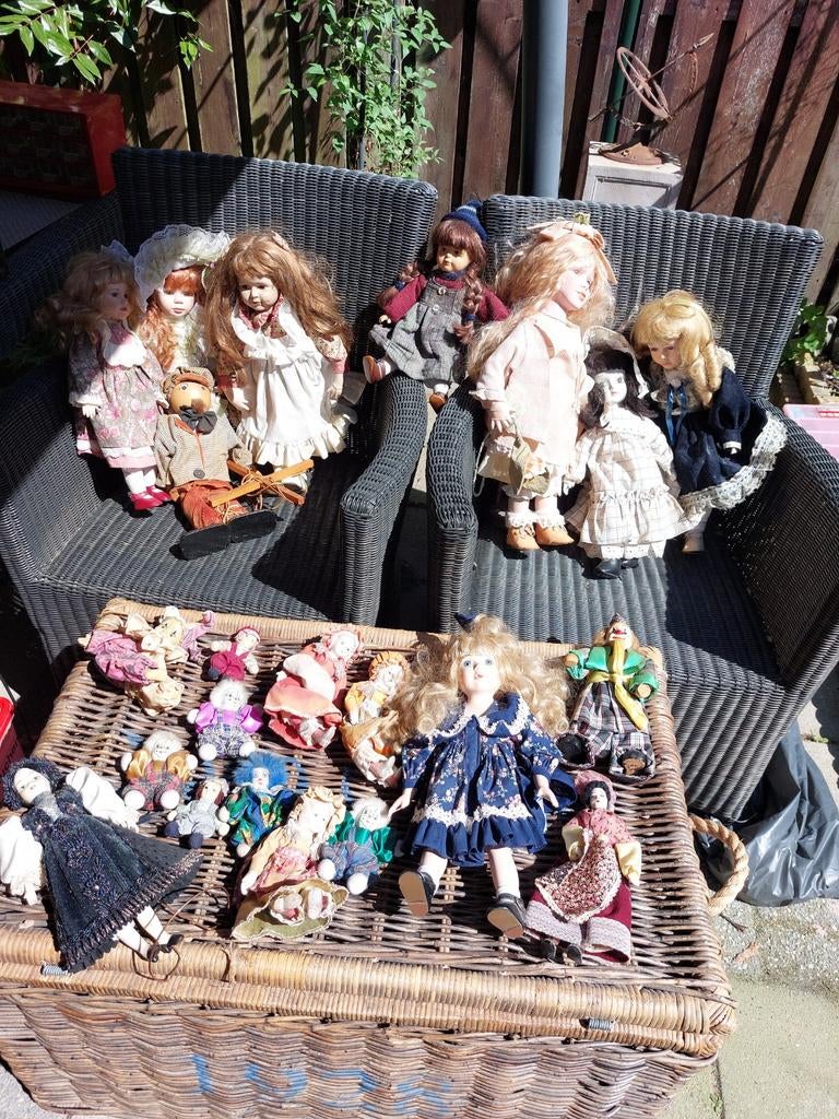 Antieke porseleinen poppen 22 stuks ZIE BESCHRIJVING, Verzamelen, Poppen, Ophalen of Verzenden, Zo goed als nieuw, Pop