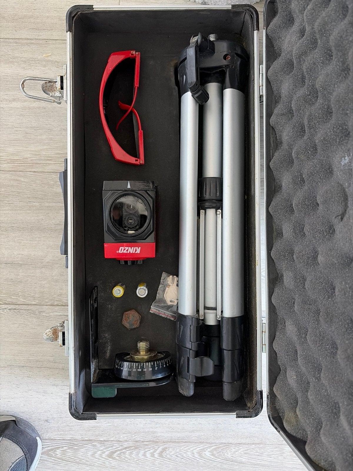 Kinzo Laser Waterpas met Statief en Koffer, Ophalen, Gebruikt, Licht
