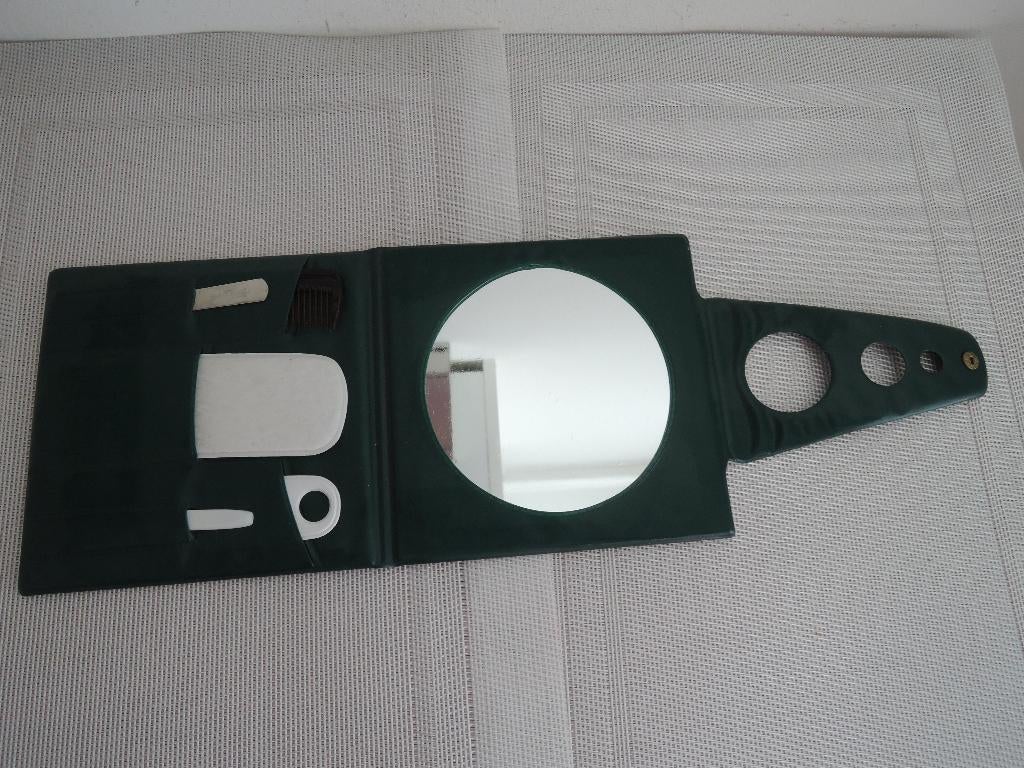 Vintage skai etui met spiegel, kam, vijl etc., Ophalen of Verzenden, Zo goed als nieuw, Gehele gezicht