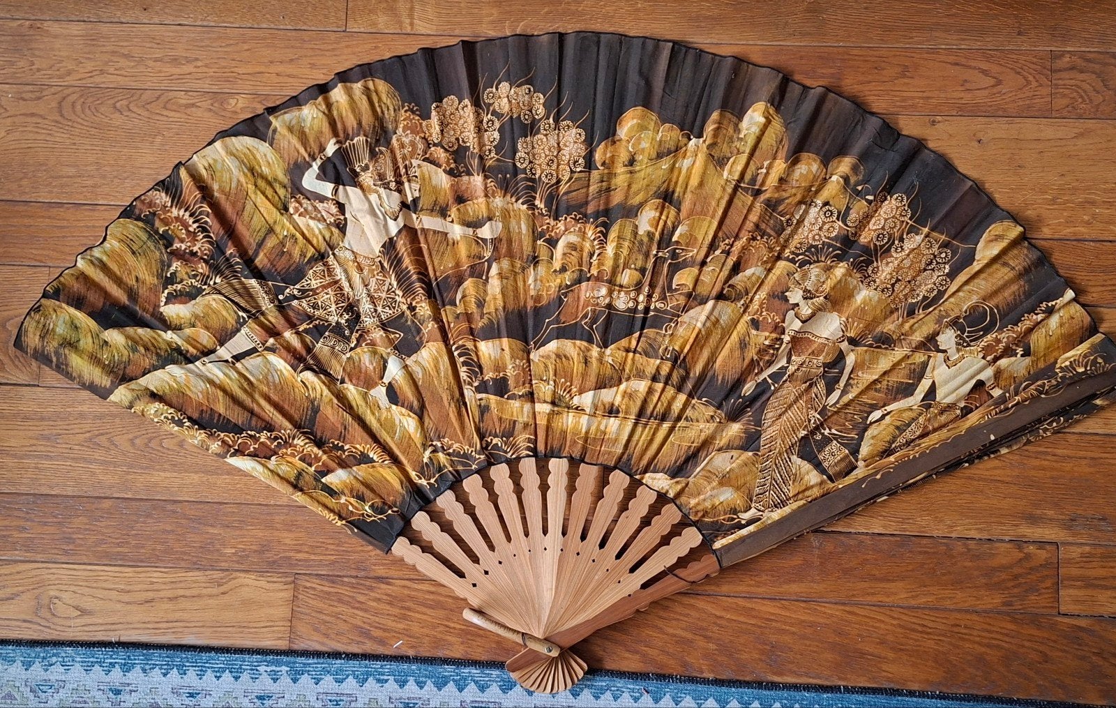 Indonesië  batik groot  waaier hoog ca 80 cm breed ca 140 cm, Ophalen of Verzenden