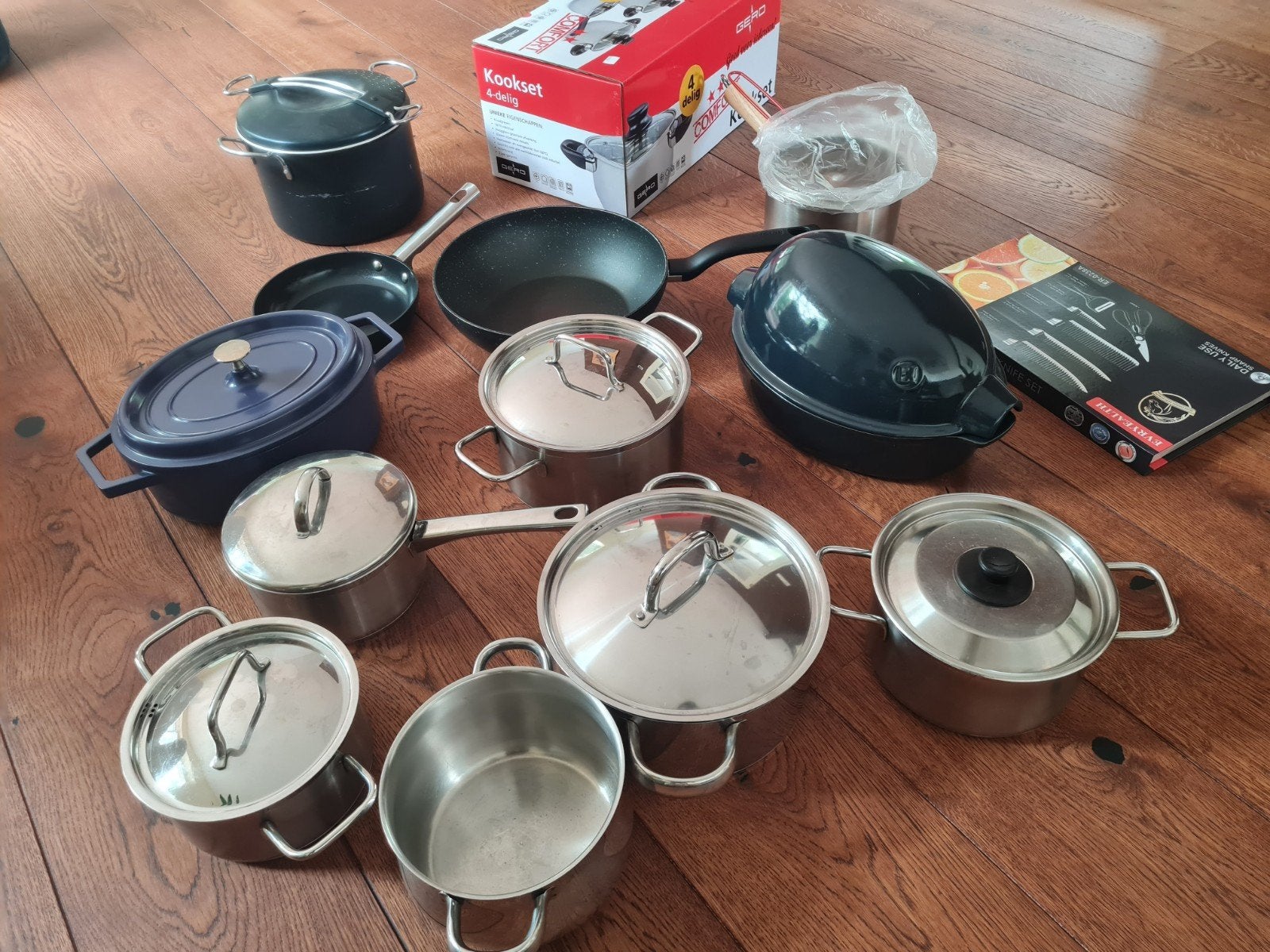 Grote (nieuwe) pannenset & messenset, Huis en Inrichting, Keuken | Potten en Pannen, Met handvatten, Ophalen, Rvs, Pannenset