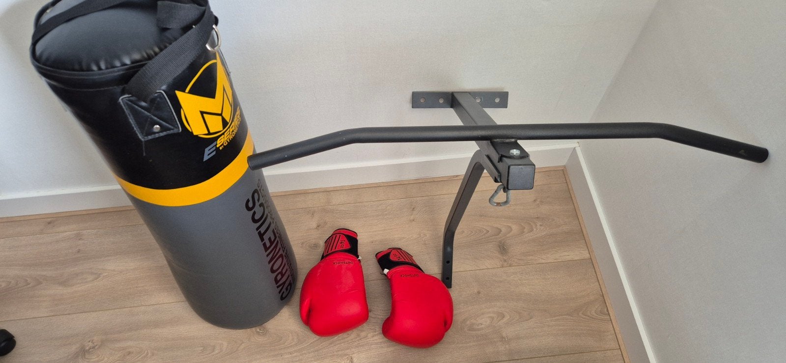 Bokszak boks beugel en bokshandschoenen, Sport en Fitness, Boksen, Ophalen, Zo goed als nieuw, Bokszak