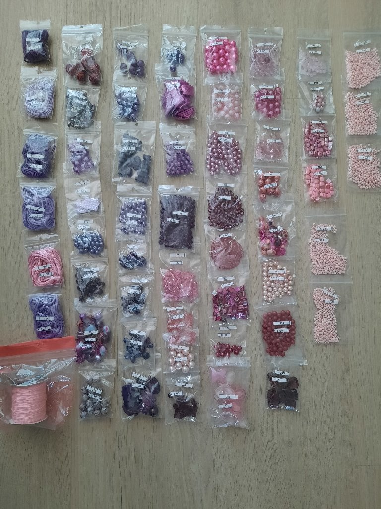Grote partij roze en paarse kralen te koop., Ophalen of Verzenden, Nieuw, Kraal