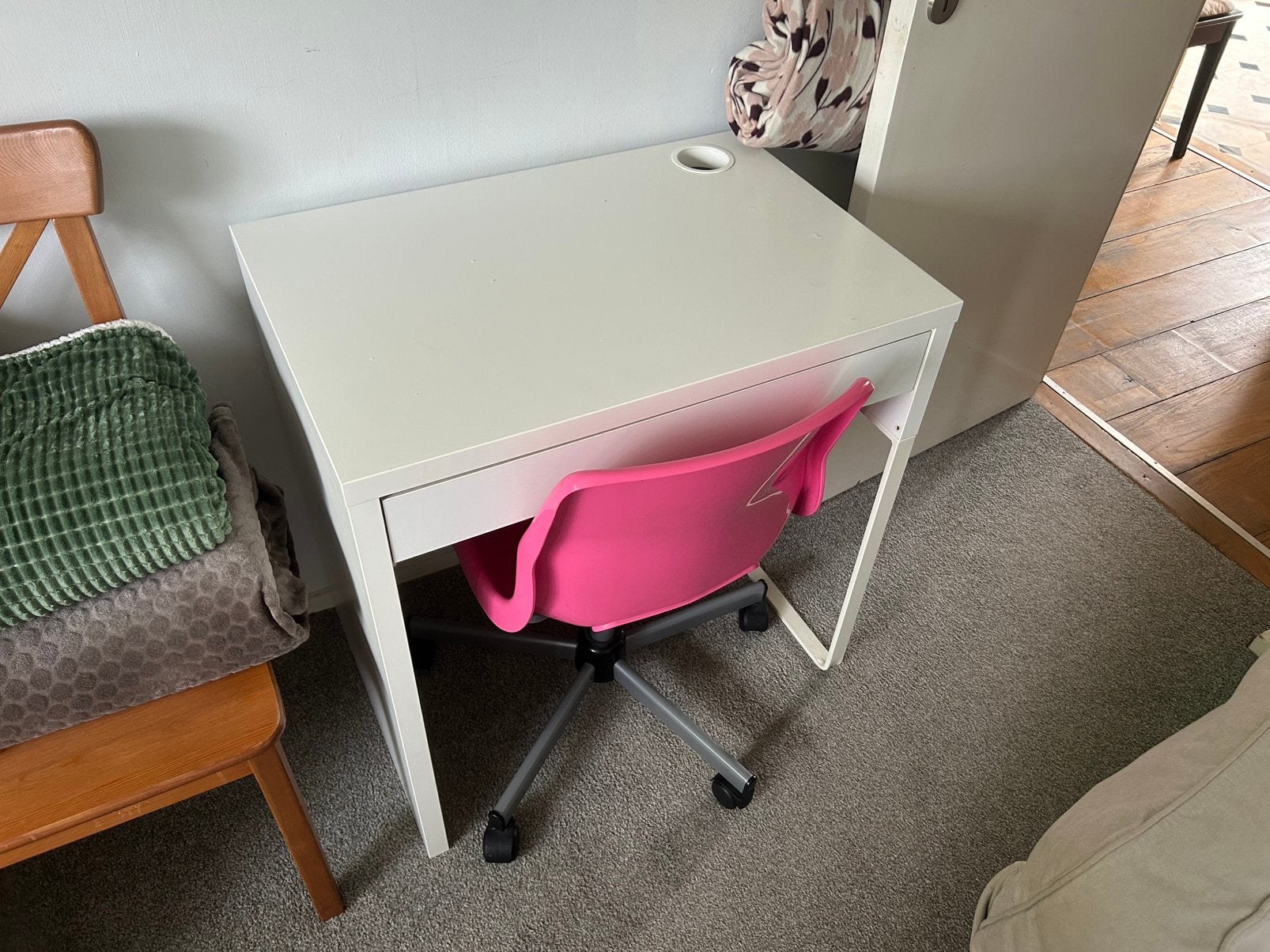 Ikea wit bureau en roze stoel, Ophalen, Gebruikt, Tafel(s) en Stoel(en)