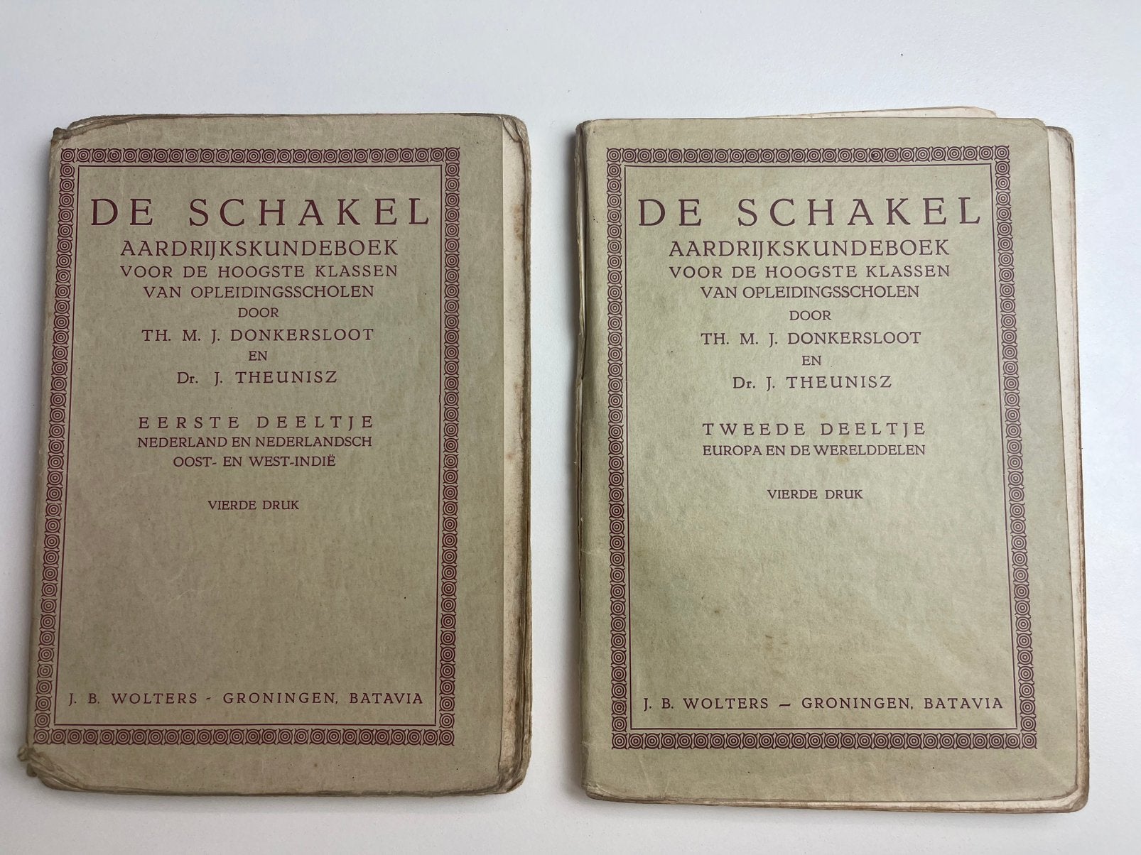 Vintage De Schakel Aardrijkskunde 1e en 2e deeltje, Antiek en Kunst, Antiek | Boeken en Bijbels, Ophalen of Verzenden