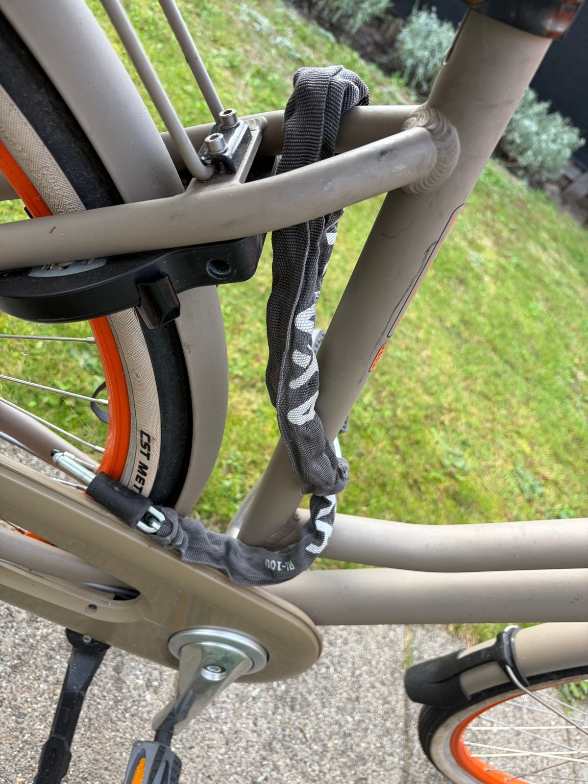 Foto 14 van Gazelle Heavy Duty NL T7 frame54 2017 fiets met krat en slot