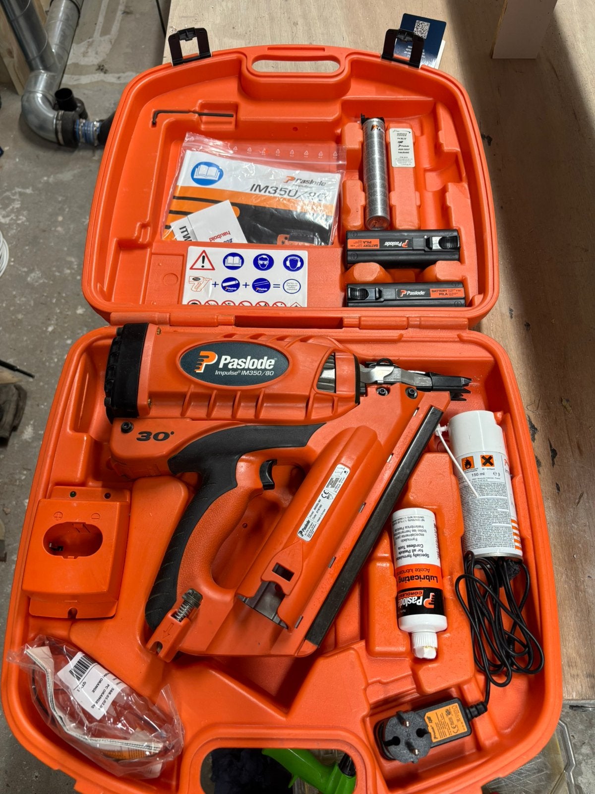 Paslode Impulse IM350/80 Gas Nagelpistool + 2 Accu’s +Koffer, Doe-het-zelf en Verbouw, Gereedschap | Handgereedschap, Ophalen of Verzenden