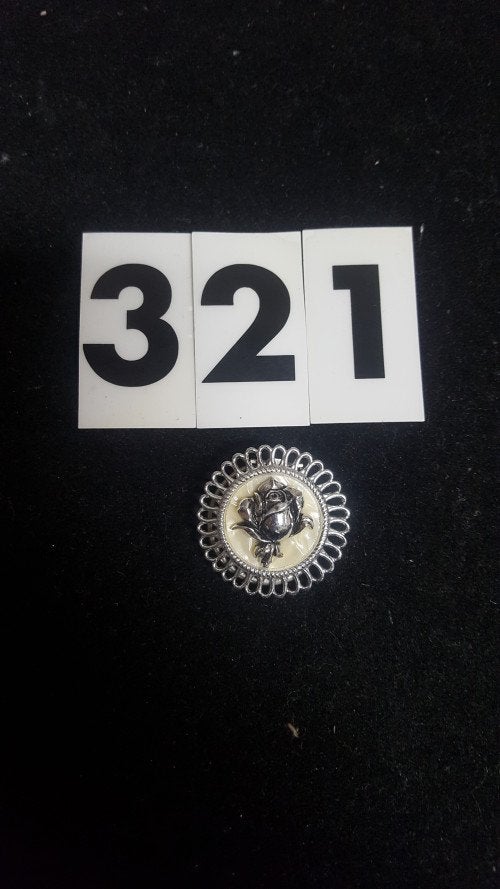 s 321 , dasclip, zilver rood, Ophalen of Verzenden, 'T Olde Gre-j, Info@toldegrej.nl, Endepoelstraat 20f Didam